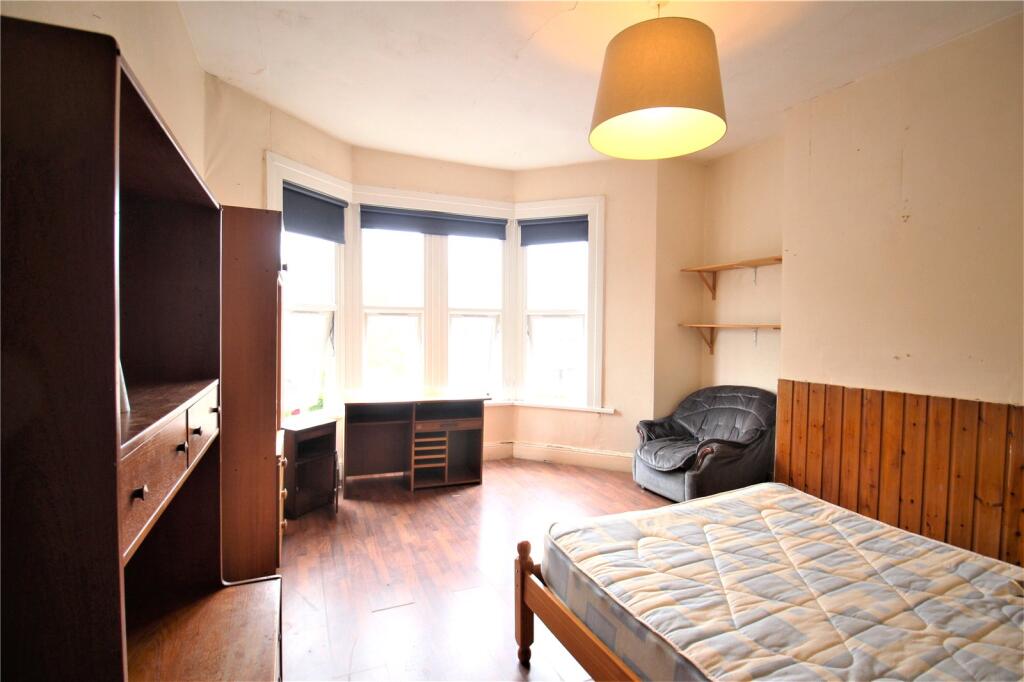 6 bedroom house for rent