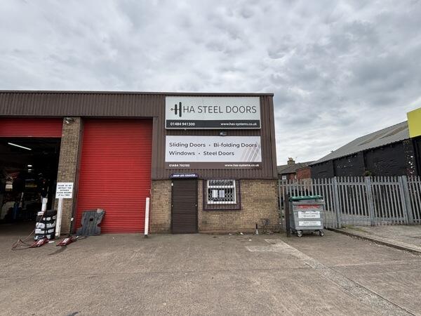 Main image of property: Unit 12, Leeds Road Mini Park, Leeds Road, Huddersfield