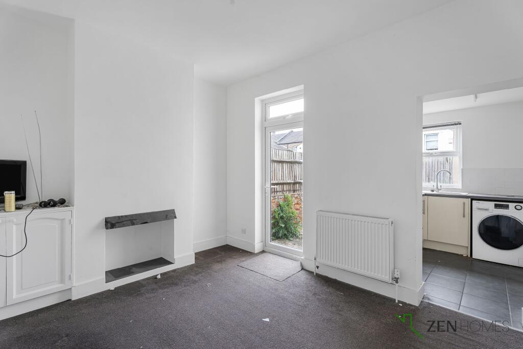House in London, Lower Edmonton, Edmonton - View 3