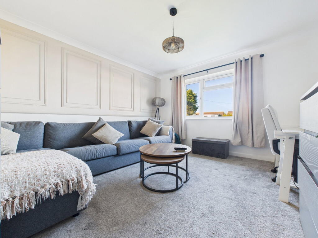 443 Brighton Road, Lancing, BN15 8LB photo 3