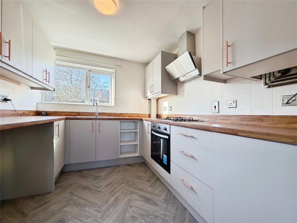Bettesworth Road, Hemswell Cliff, Gainsborough, Lincolnshire, DN21 photo 4