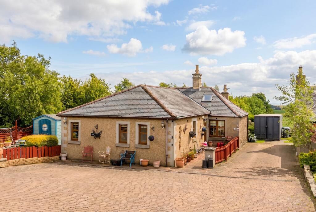 Main image of property: 5 Bothy Cottage, Monifieth, DD5 4HX