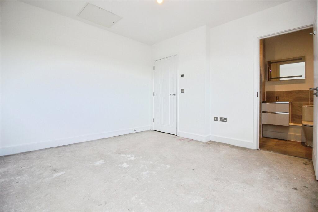 Apartment in Reading - View 5
