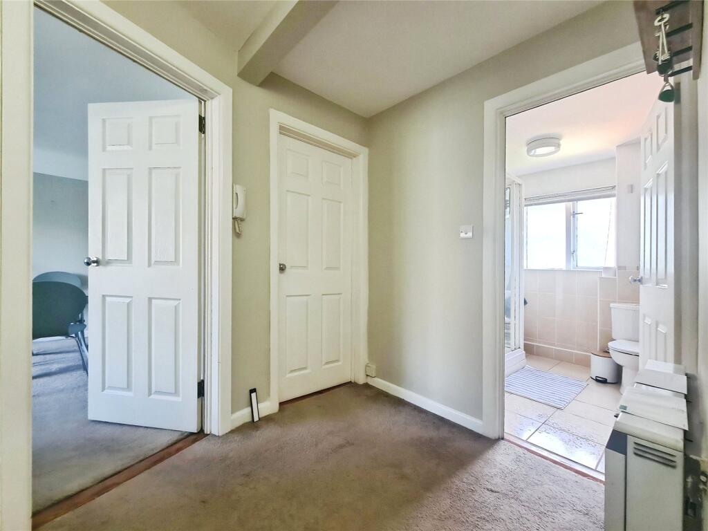 Apartment in Southampton, Millbrook - More