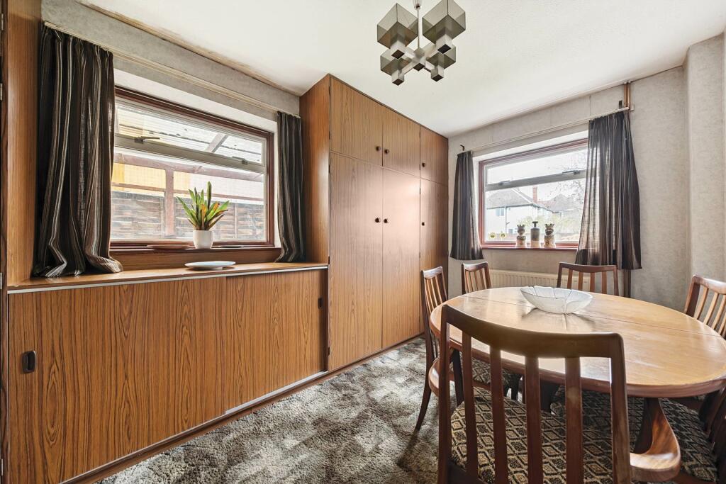3 bedroom detached house for sale in Chiltern Avenue, Putnoe, MK41 - View 6