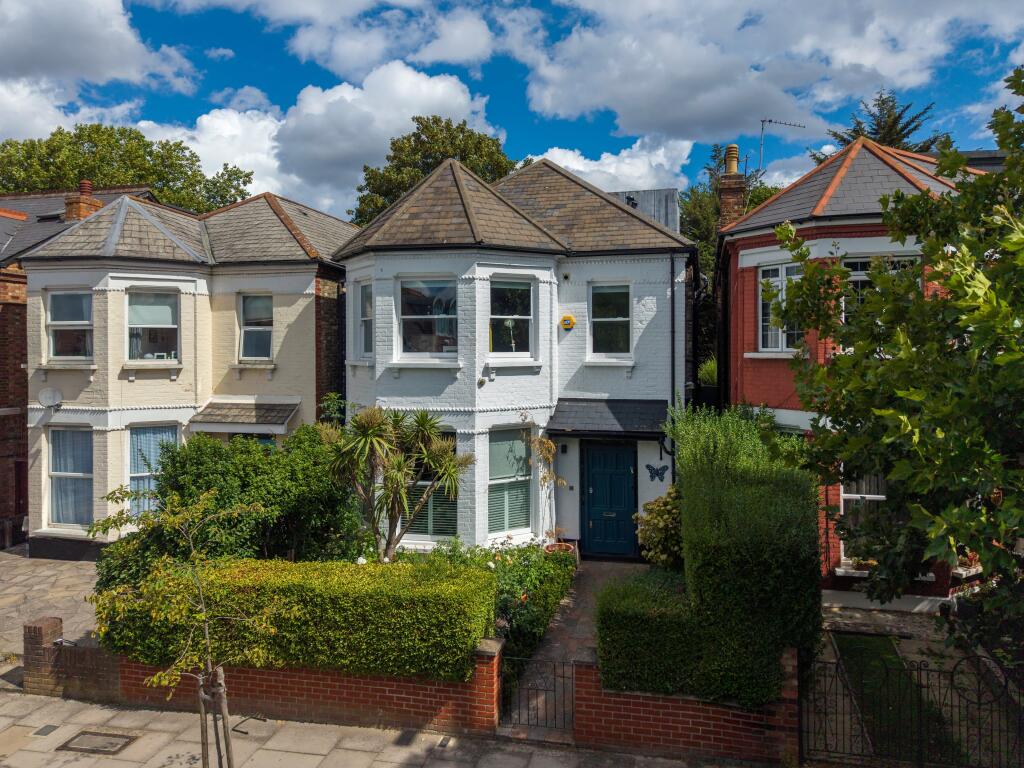House in London - View 2