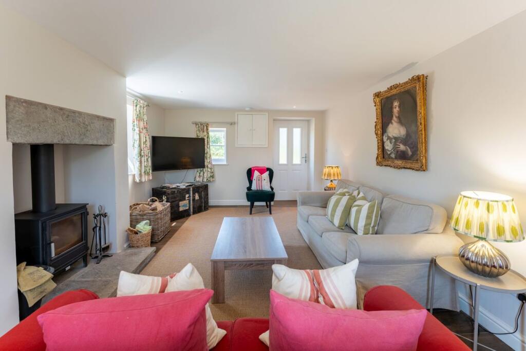 House in Newport - View 4