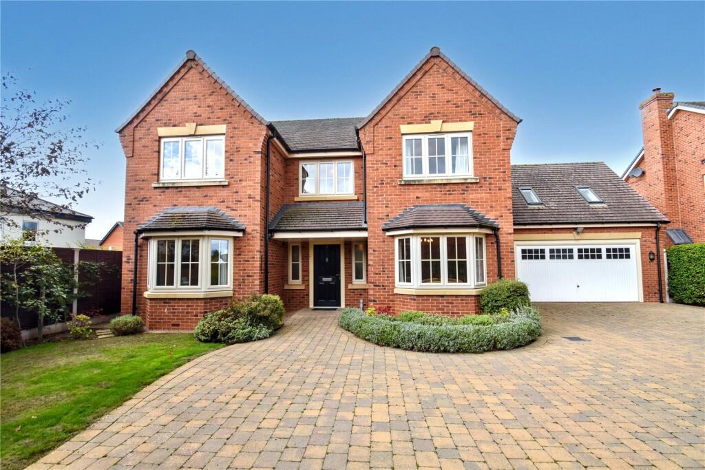 5-bed detached on Kemys Gardens, Kempsey, Worcester, Worcestershire, WR5, £700,000