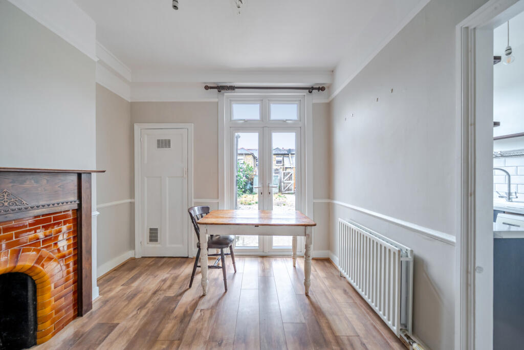 House in London, Royal Borough of Kingston upon Thames - View 3