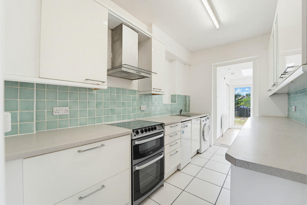 House in London, Rayners Lane - More
