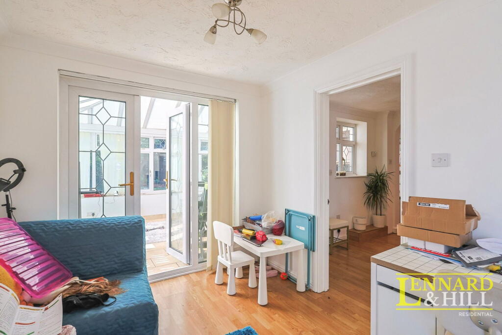 Ashby Close, Beauchamp Gate, Orsett, RM16 3DX photo 4