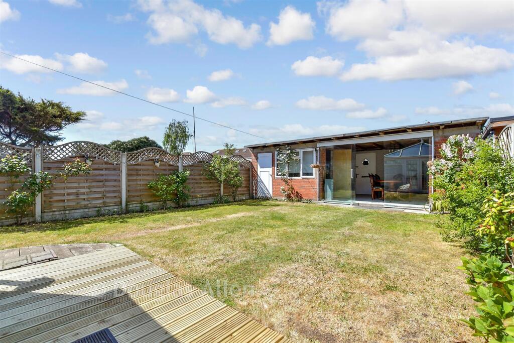 Hall Crescent, South Ockendon, Essex photo 2