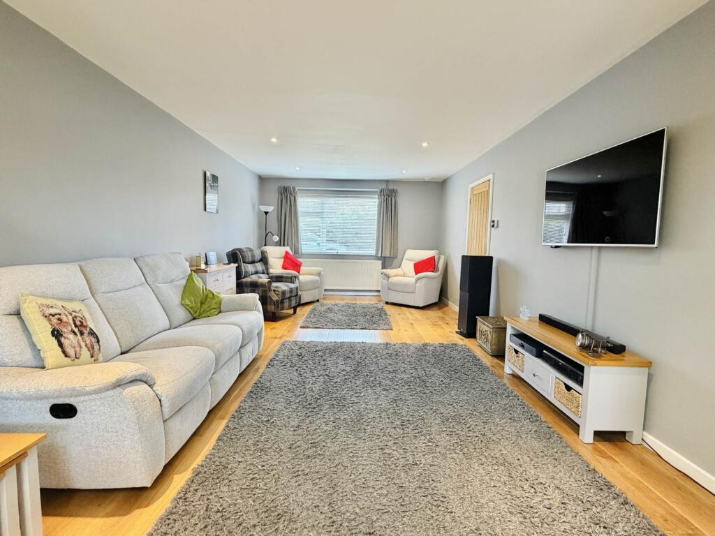 Cromwell Close, Chalgrove photo 4
