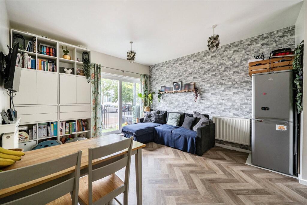 Apartment in Reading - View 3