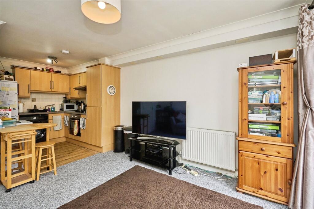 Apartment in Isle of Wight, Newport - View 3