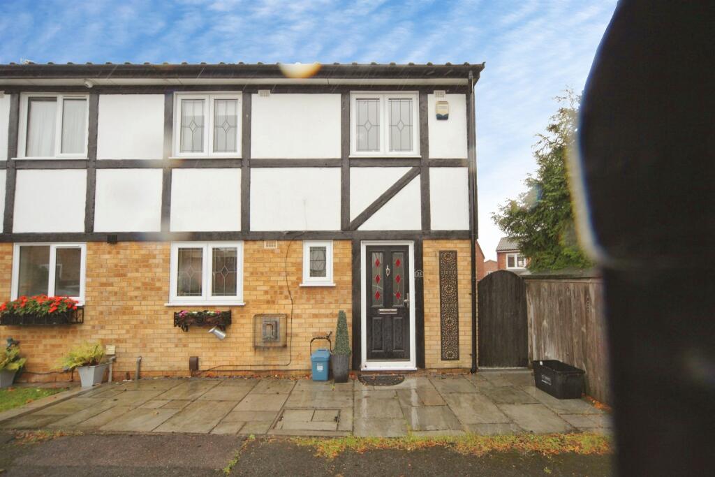 Main image of property: Lesbury Close, Luton