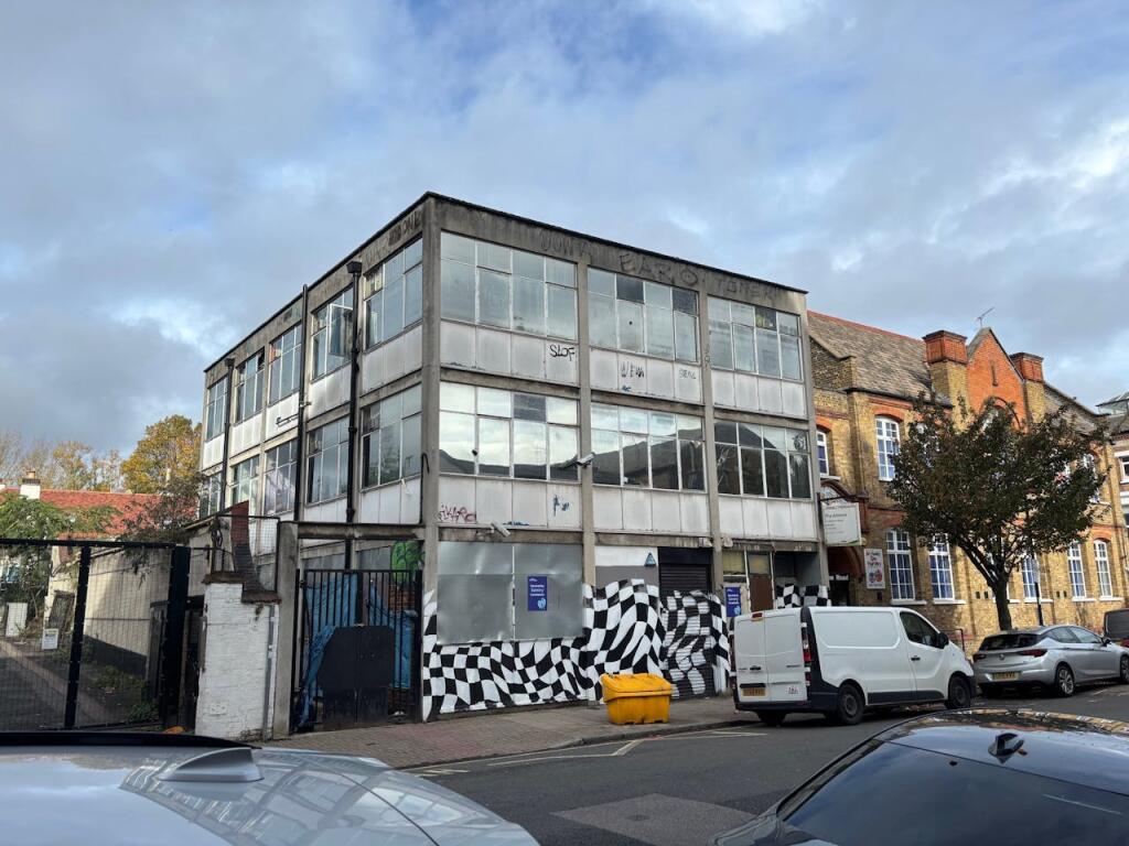 Main image of property: 5 Elthorne Road, London, N19 4AB