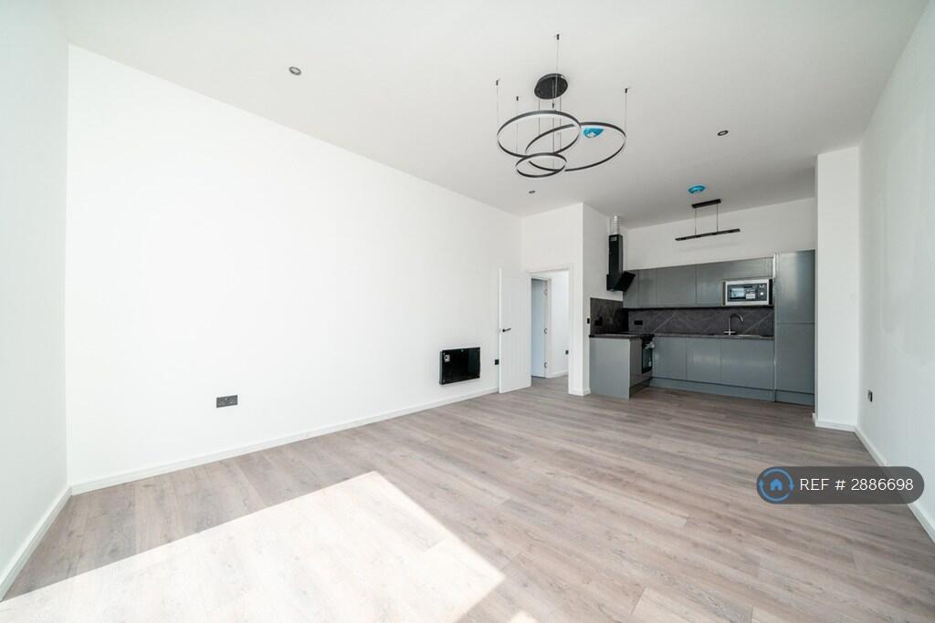 Apartment in Chelmsford - View 4