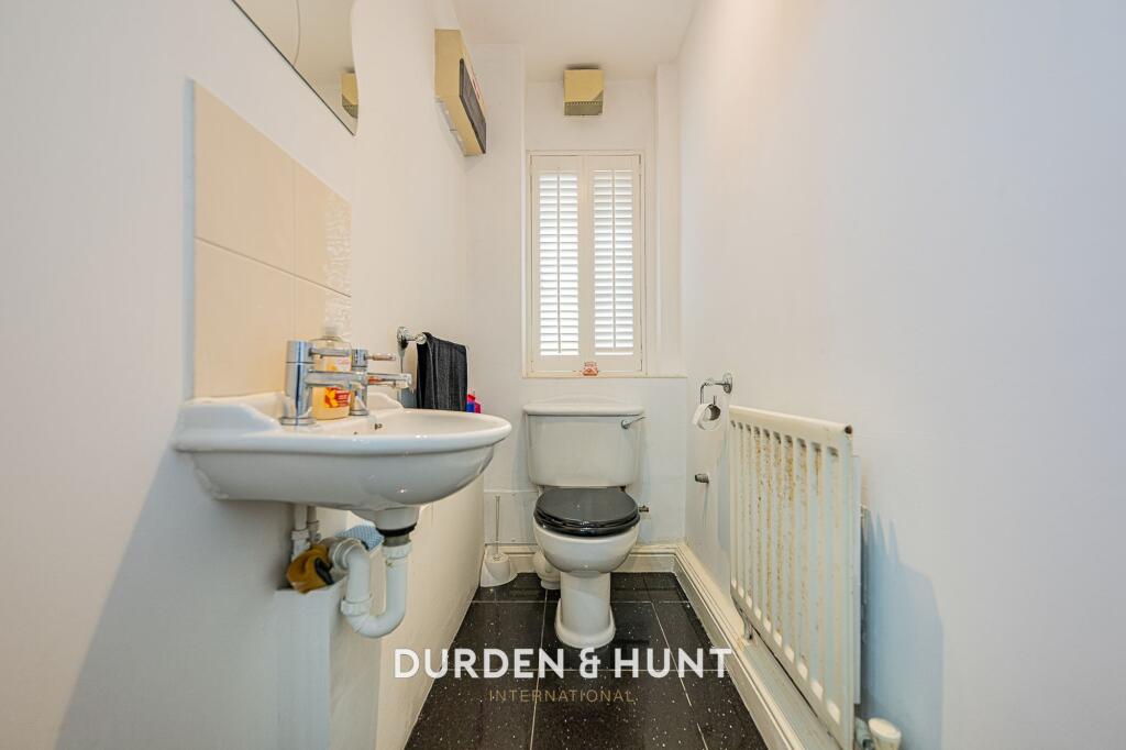 House in Romford - More