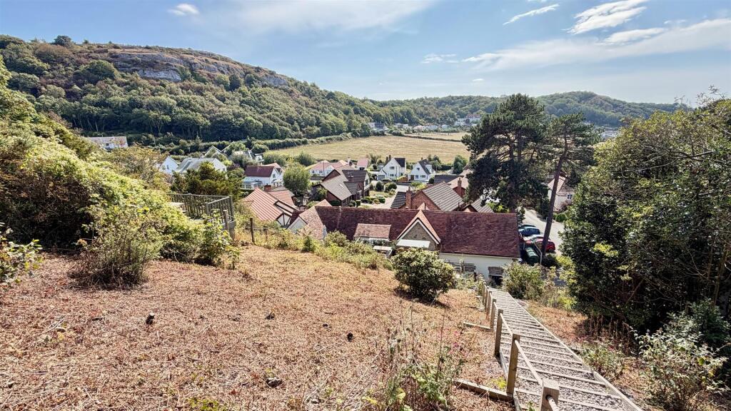House in Penrhyn-Side, Craigside, Llandudno - More