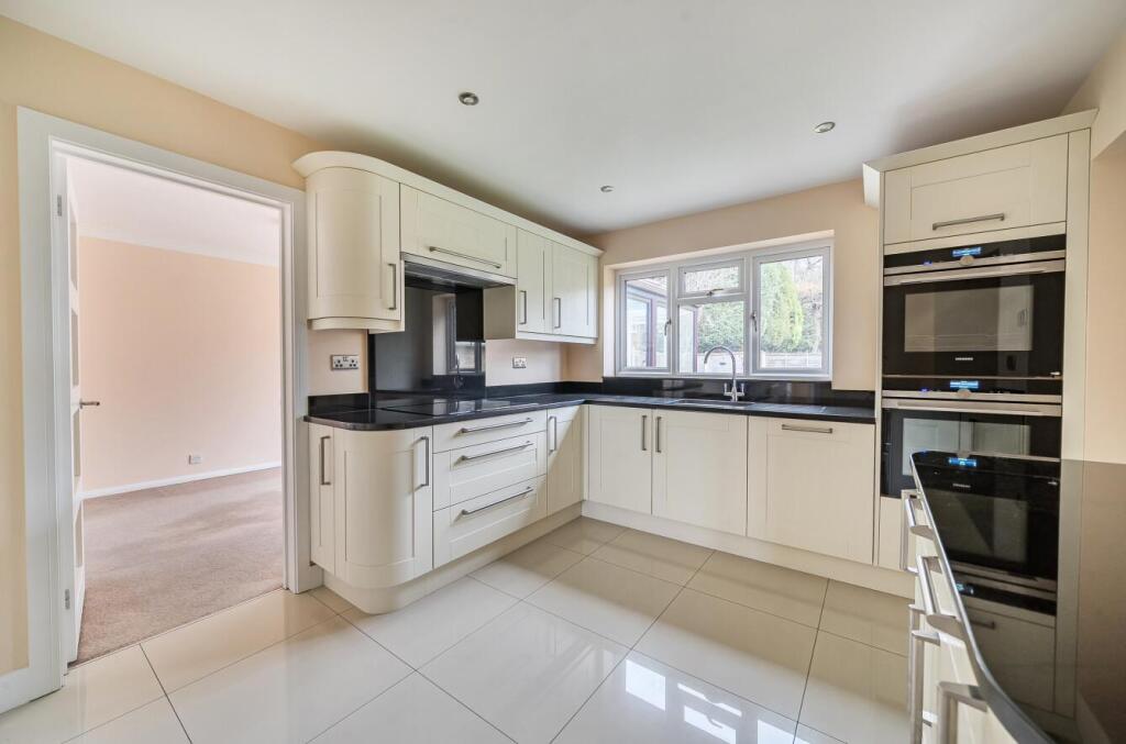 Main image of property: Lyndhurst Close, Bracknell, Berkshire, RG12