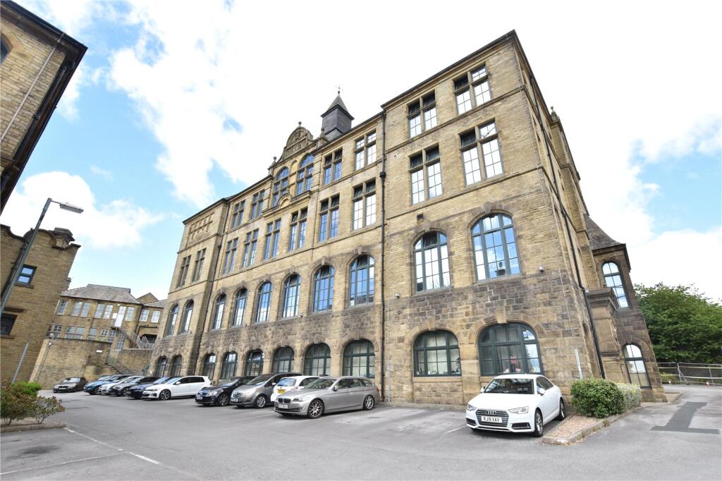 2-bed flat on Byron Halls, Bryon Street, Bradford, West Yorkshire, £37,000
