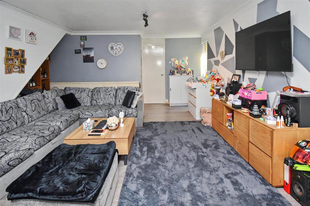 NN18 Minden Close, Corby - View 4