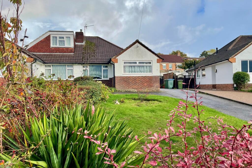 3-bed semi-detached on Tennyson Gardens, Fareham, £280,000
