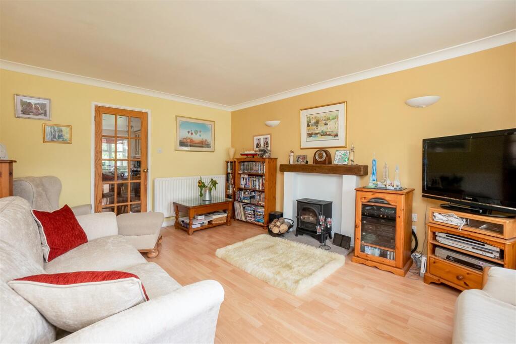 Lincoln Close, Wellesbourne, Warwick photo 3