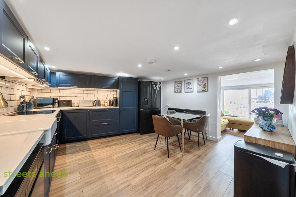 Main image of property: Purley Way, Croydon, CR0