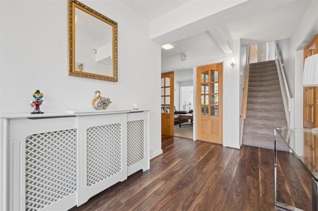 House in Sefton, Freshfield, Formby - More