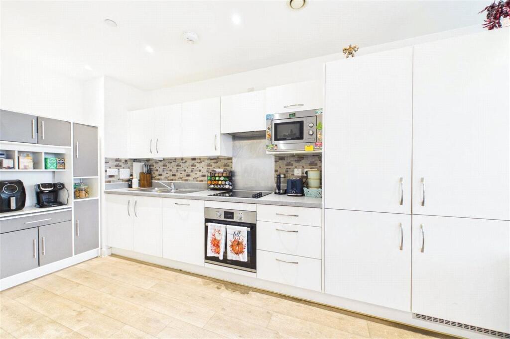 Apartment in London - View 5