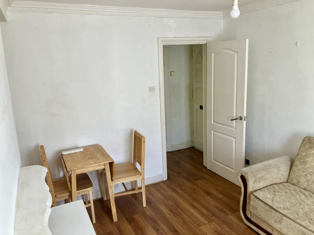 Apartment in Ilford - View 2