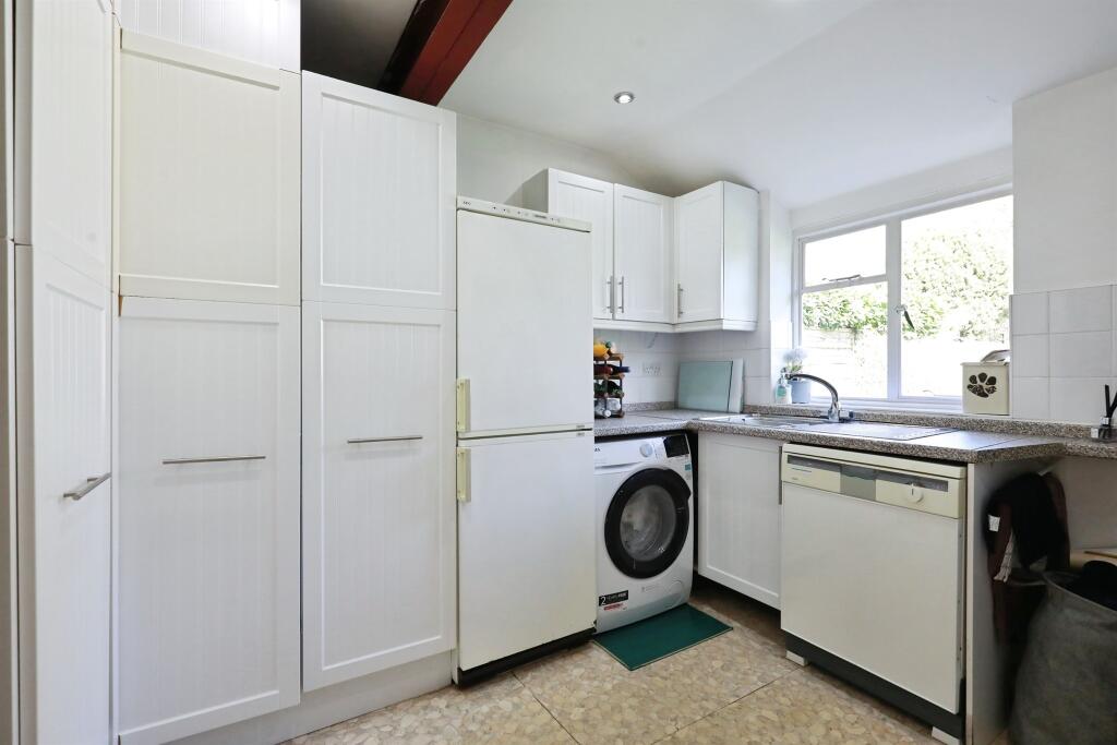 Mountford Close, Wellesbourne, Warwick - More