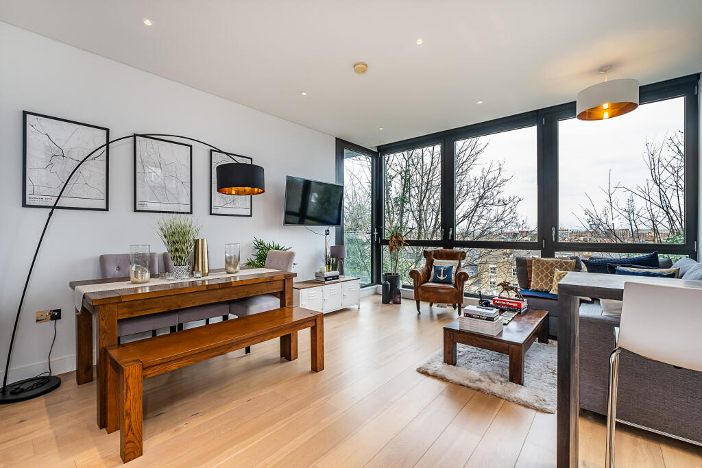 Main image of property: Plaza Gardens, London, SW15