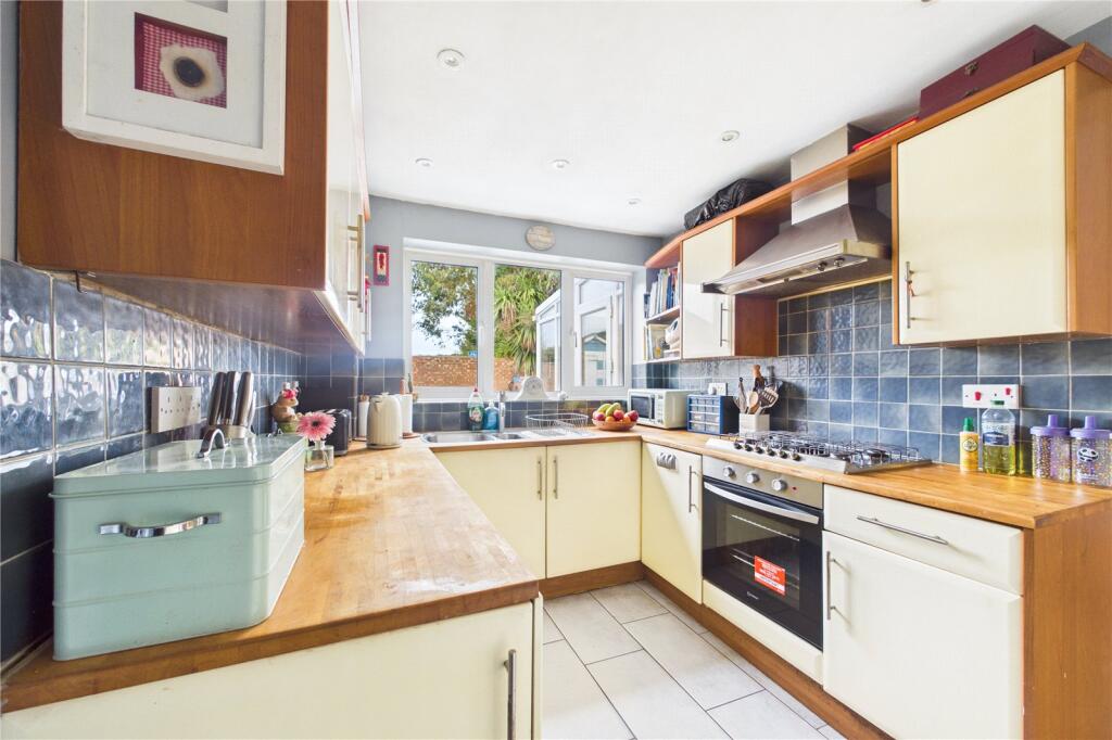 Embrook Way, Calcot, Reading, Berkshire, RG31 photo 3