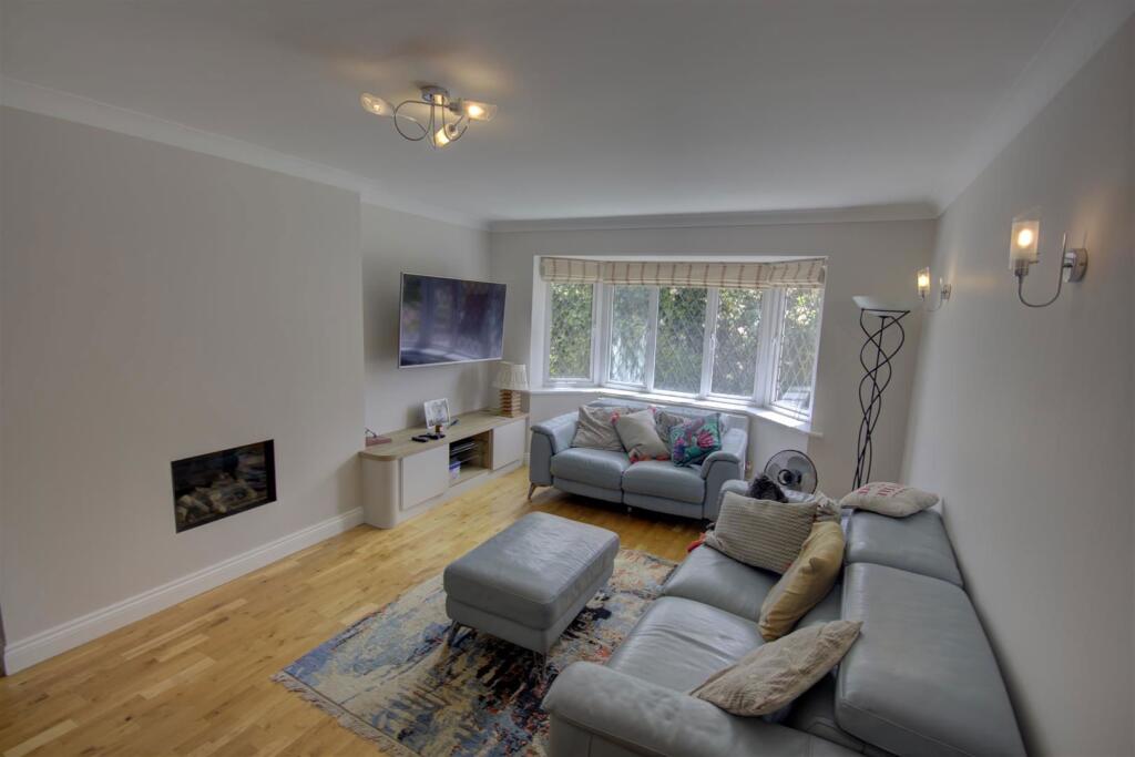 House in Sevenoaks, Ryewood, Dunton Green - View 2