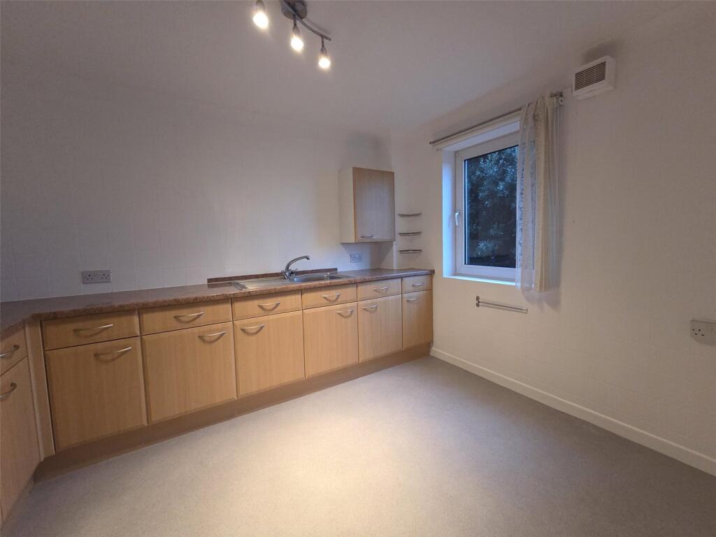 Station Road, New Milton, Hampshire, BH25 - View 5