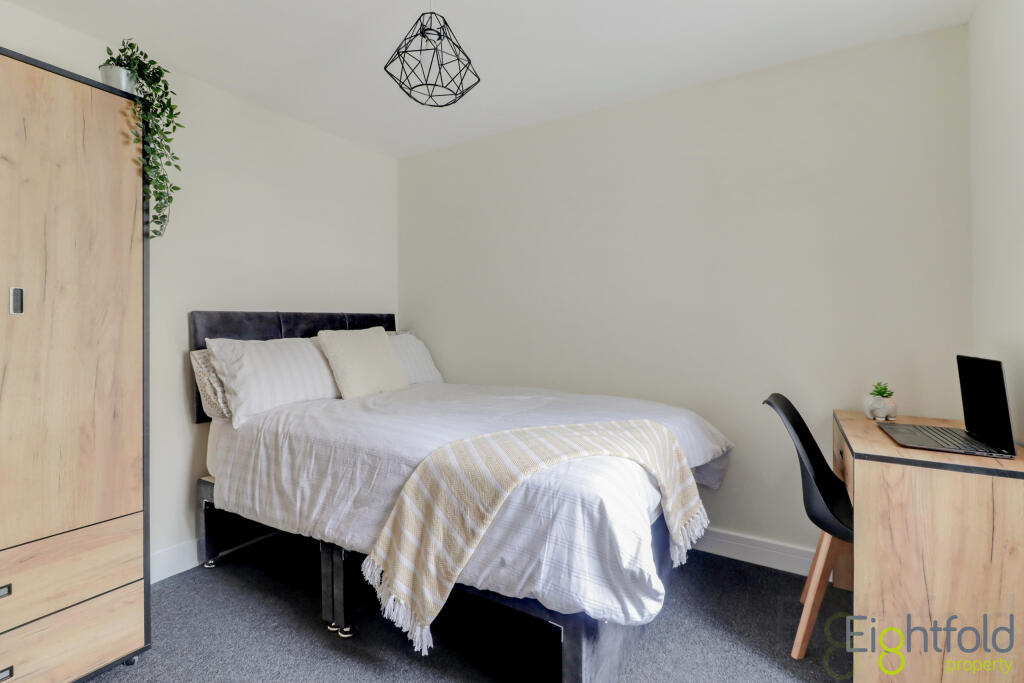 6 bedroom maisonette for rent