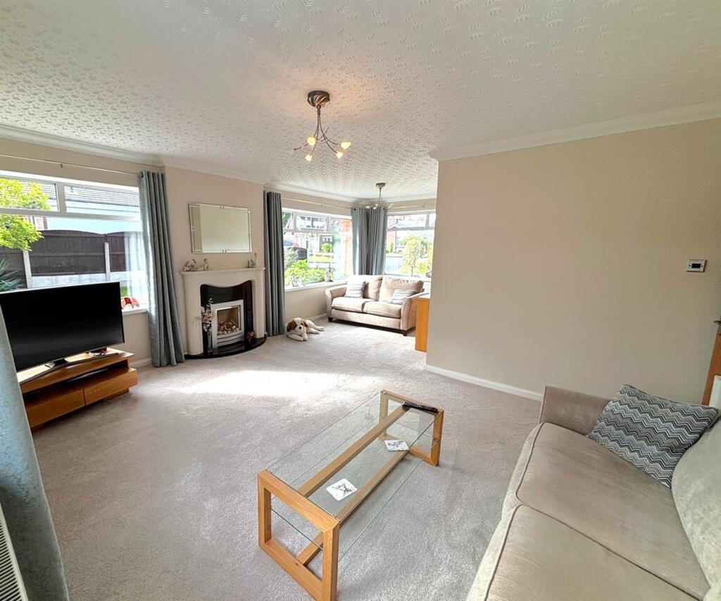 4 Beech Grove, Lymm, WA13 0PL photo 2
