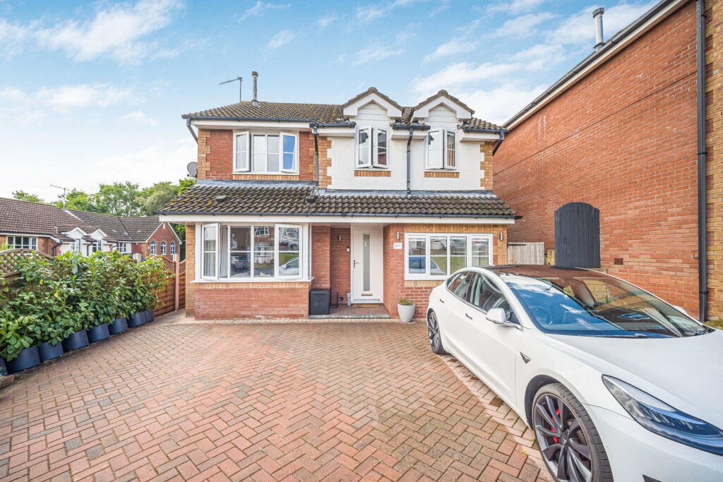 4-bed detached on Birch Grove, Henllys, Cwmbran, NP44 6EP, £400,000
