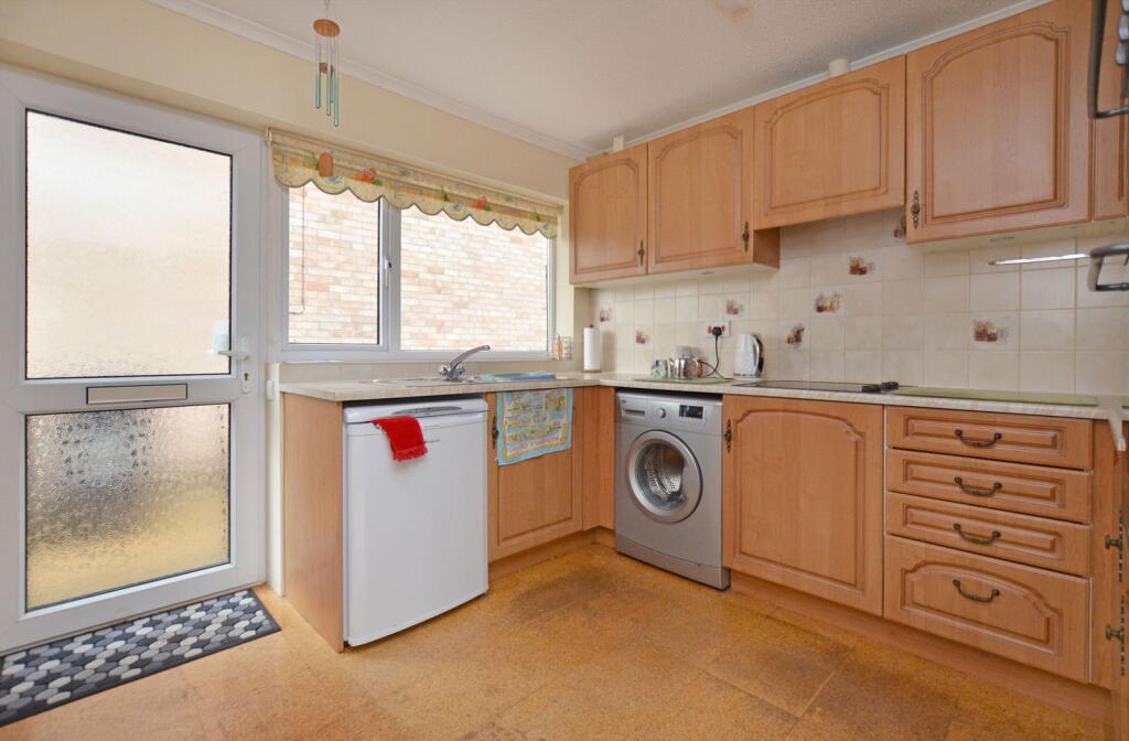 Willow Road, South Wootton photo 4