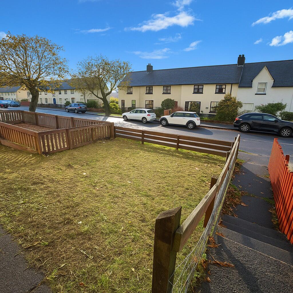 28 Lochy Road, Fort William, PH33 6NN photo 2