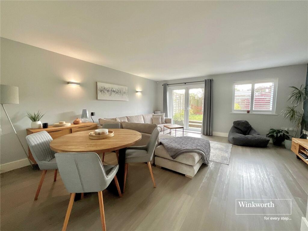 Bryant Close, Christchurch, Dorset, BH23 photo 3