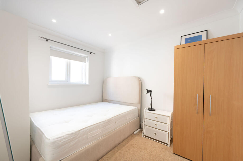 House in London, Paddington - More