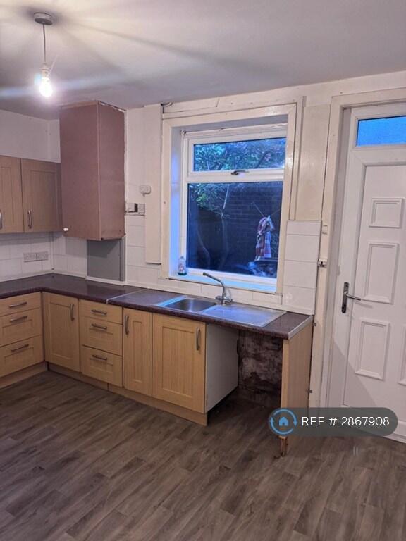 House in Oldham, Garden Suburb, Hathershaw - View 5