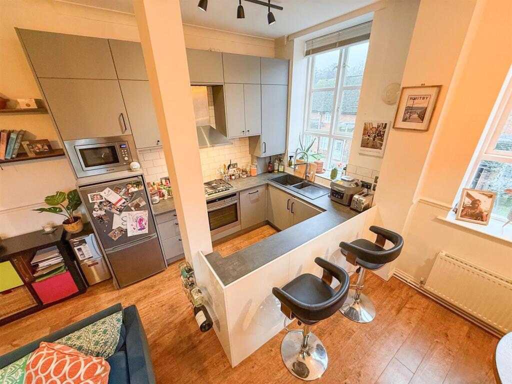 Stone Mill Court, Meanwood, Leeds, West Yorkshire. photo 3