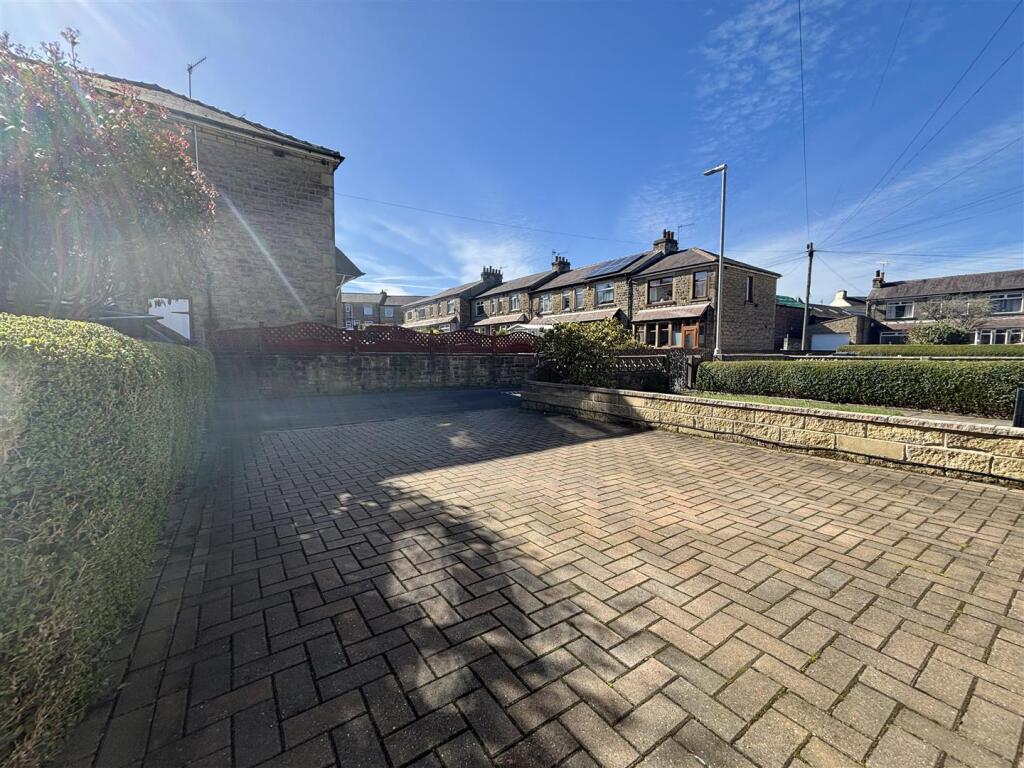 7, Norman Terrace, Elland, HX5 9BT - More