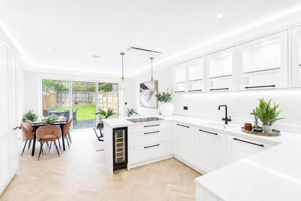Main image of property: Hollymeoak Road, Chipstead