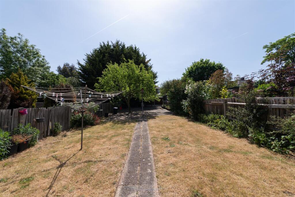 House in London, Oakwood, Southgate - View 2